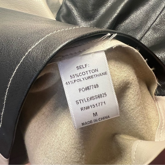 Chic Black and White Women's Skirt - Picture 3 of 3